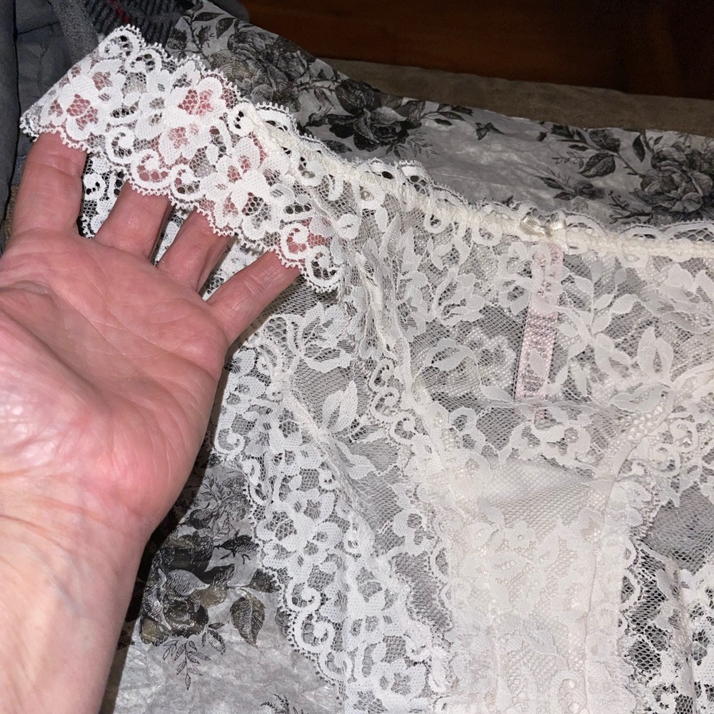 NIB VICTORIA SECRET DREAM ANGELS LACE CHEEKINI - Picture 5 of 9